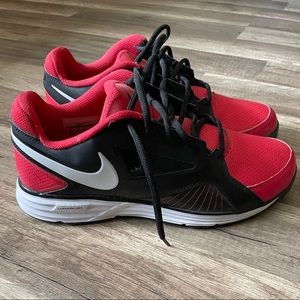 Mens Red and Black Nikes - Size 9